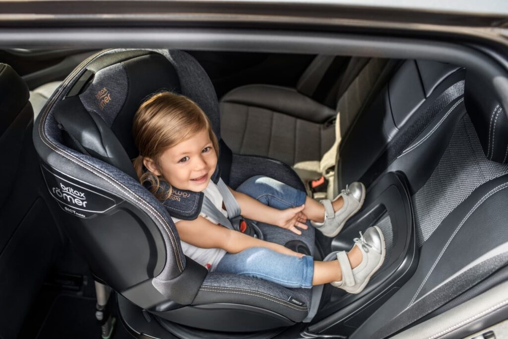 Как выбрать правильный автокресло для ребенка 2-4 лет